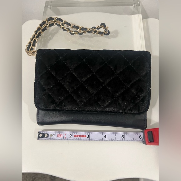 Dream Control Luxurious Black Quilted Velvet Clutch - Picture 6 of 8